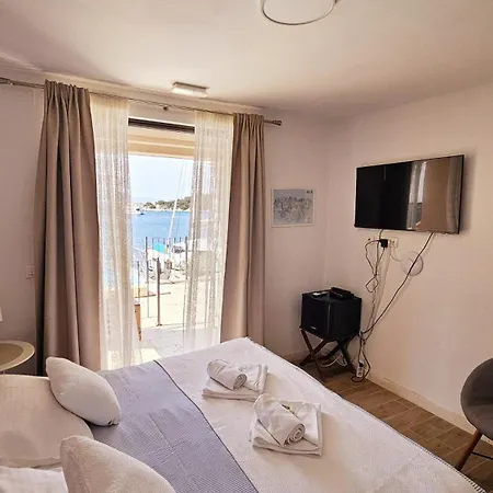Augusta Insula 4*