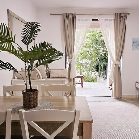 Gostinjska kuća Augusta Insula 4*